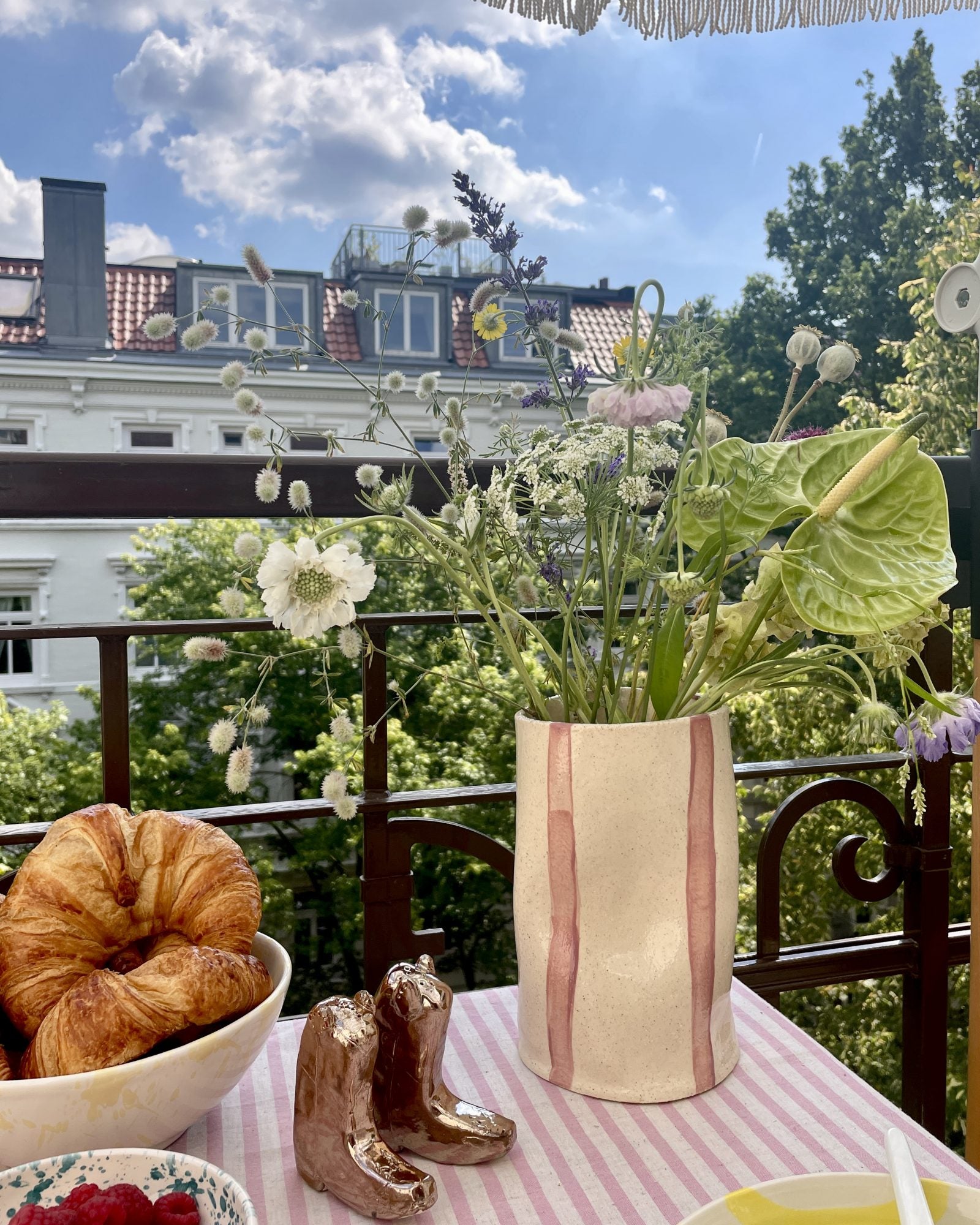 Vase AU CREUX DES MAINS rosa gestreift Bild 1